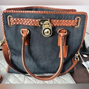 Excellent like new Michael Kors Purse